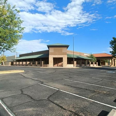 Clarion Inn & Suites, ロズウェル エクステリア 写真