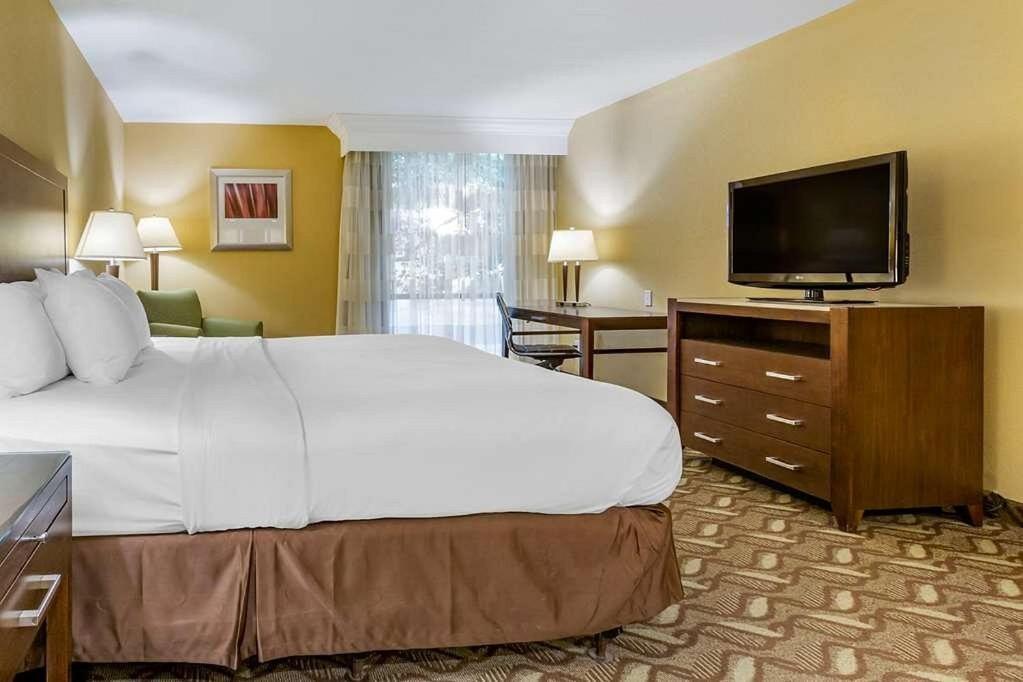 Clarion Inn & Suites, ロズウェル エクステリア 写真