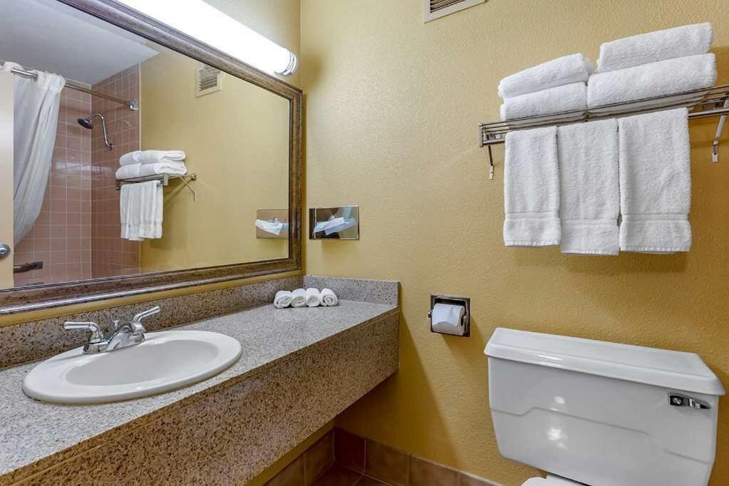 Clarion Inn & Suites, ロズウェル エクステリア 写真